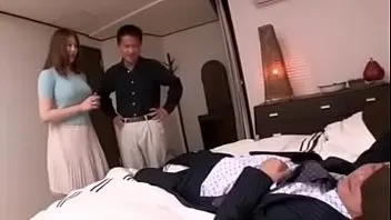 ياباني بينيك مرات صاحبه السكران بعد ما وصله الشقة
