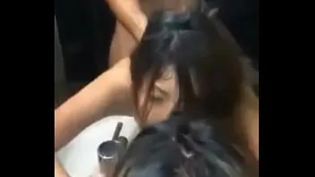 موظفة الاستقبال بتتناك من شاب عنيف جوا الحمام سكس حقيقي
