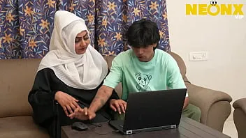 صافي ست محجبة بتمارس سكس محارم مع ابنها الوحيد و هي لابسة الحجاب