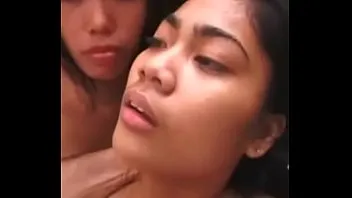 شاب هايج يزني مع ثلاث تؤام من الفلبين يركب كل واحدة شوية فشخهم