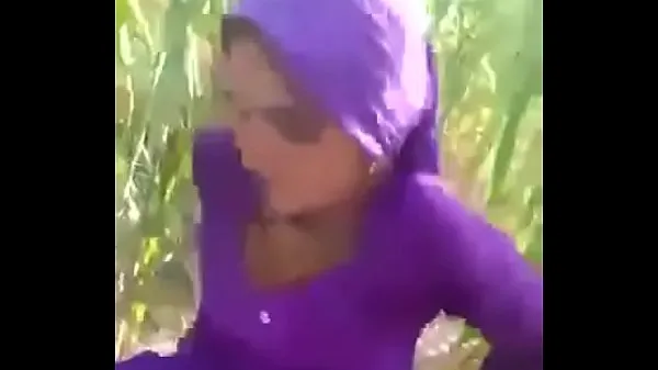 افلام سكس هندي ينيك مرات اخوه في الغيط صورها و فضحها تتناك منه