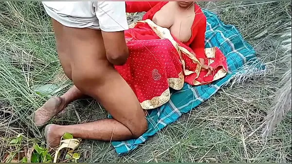 يصور زوجته ام بزاز كبار مع رجل غريب ينيكها في الغيط افلام سكس هندي